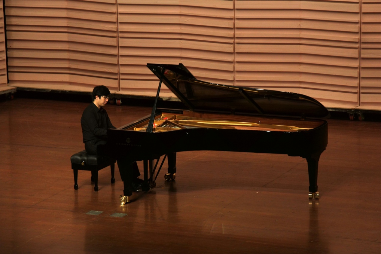 邹翔演绎肖邦全套钢琴练习曲音乐会成功举办