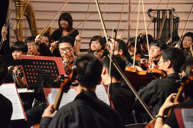 University Symphonic Band of Concordia University and Wenqin Symphony Orchestra Staged a Performance Together